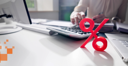 ¿Qué hacer cuando tienes IVA a devolver o a compensar? Guía práctica para empresarios y autónomos